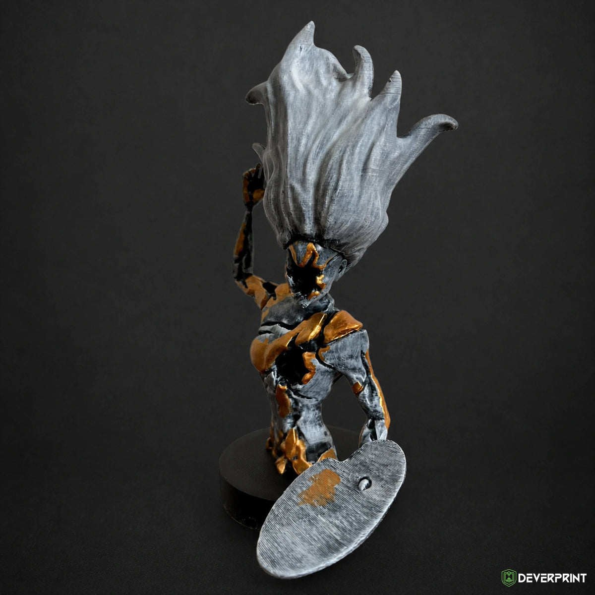 La Peintresse 23 cm – Clair Obscur: Expedition 33 – Statue de collection