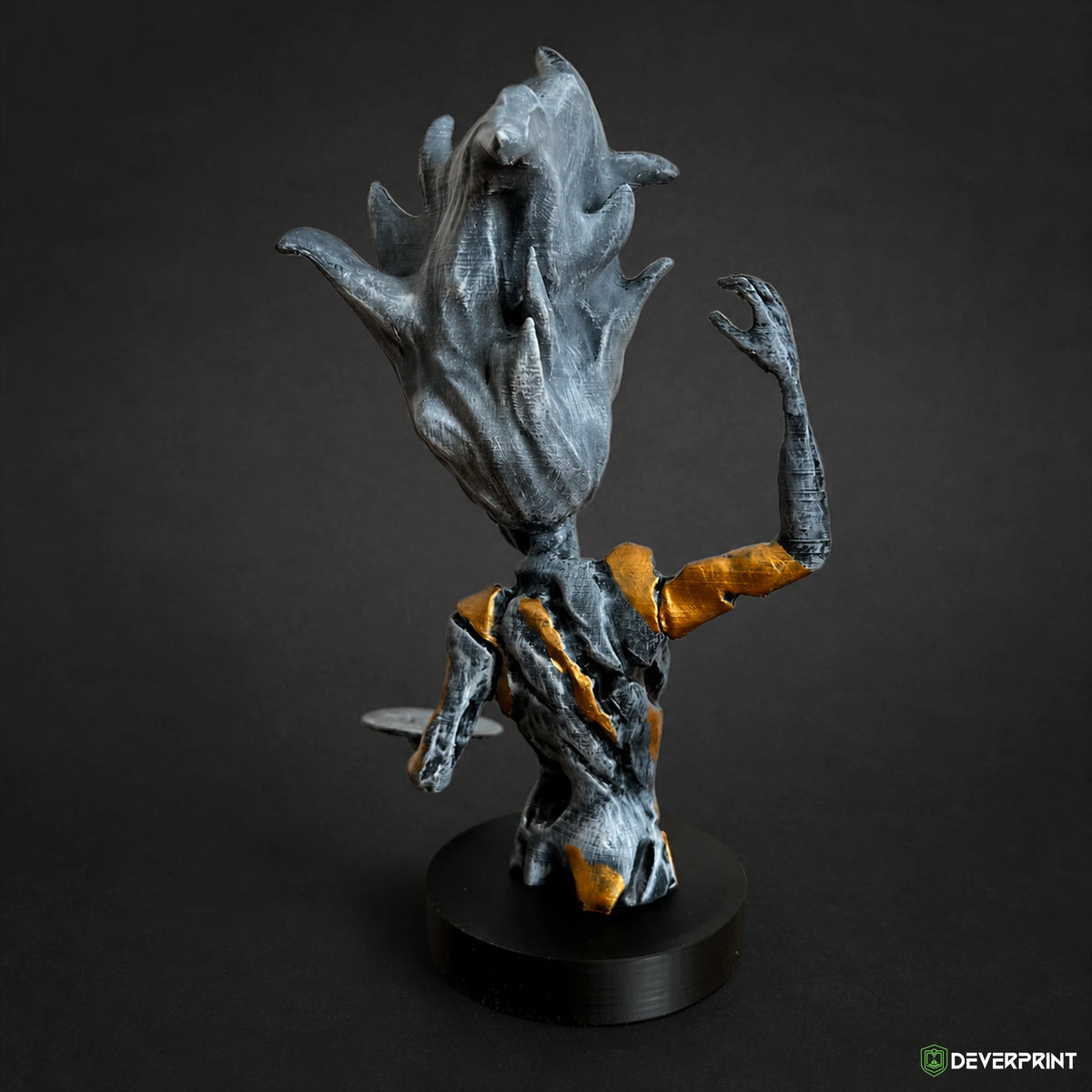 La Peintresse 23 cm – Clair Obscur: Expedition 33 – Statue de collection