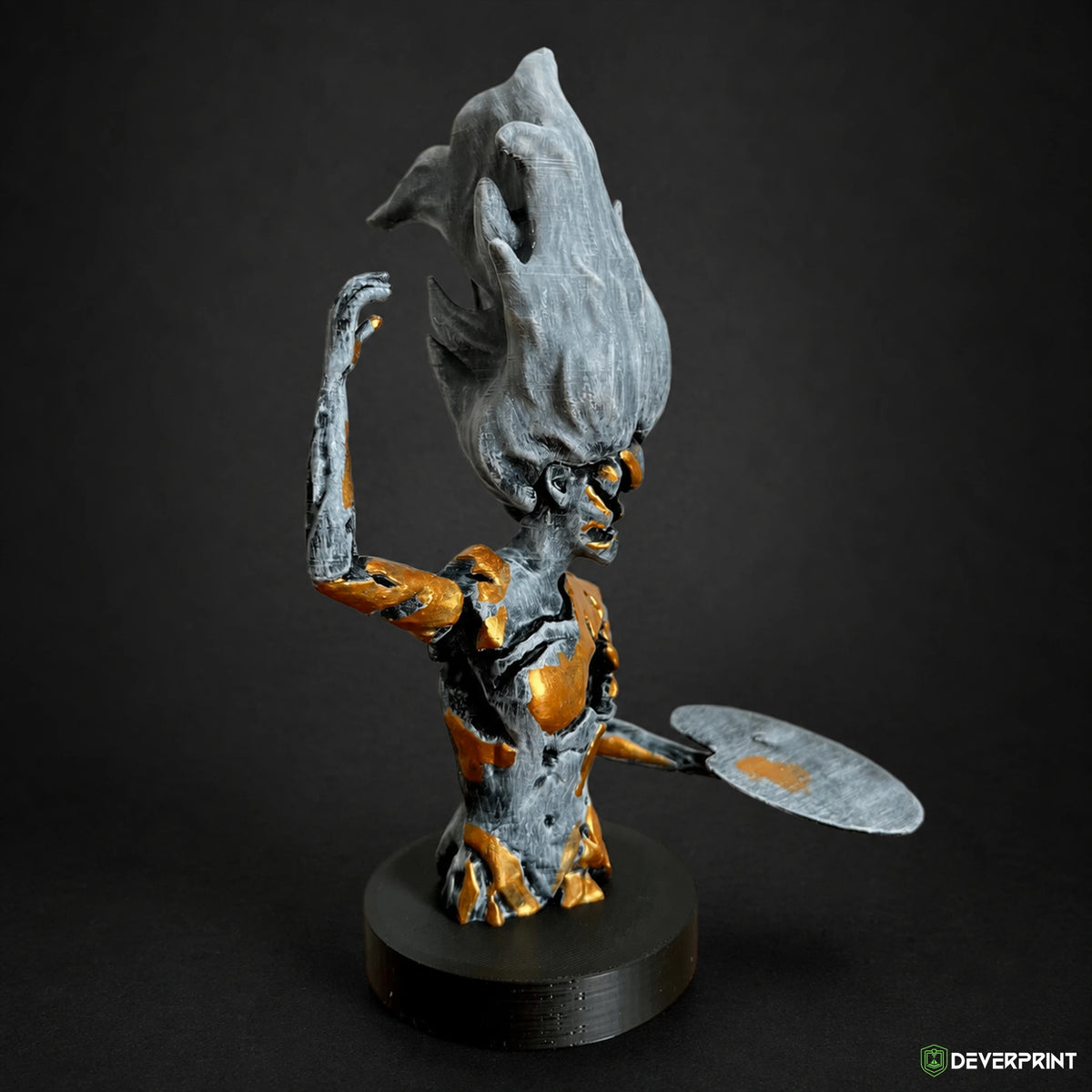 La Peintresse 23 cm – Clair Obscur: Expedition 33 – Statue de collection
