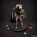 Figurine Le Conservateur & La Peintresse – Clair Obscur: Expedition 33 | 23 cm | Statue peinte avec socle