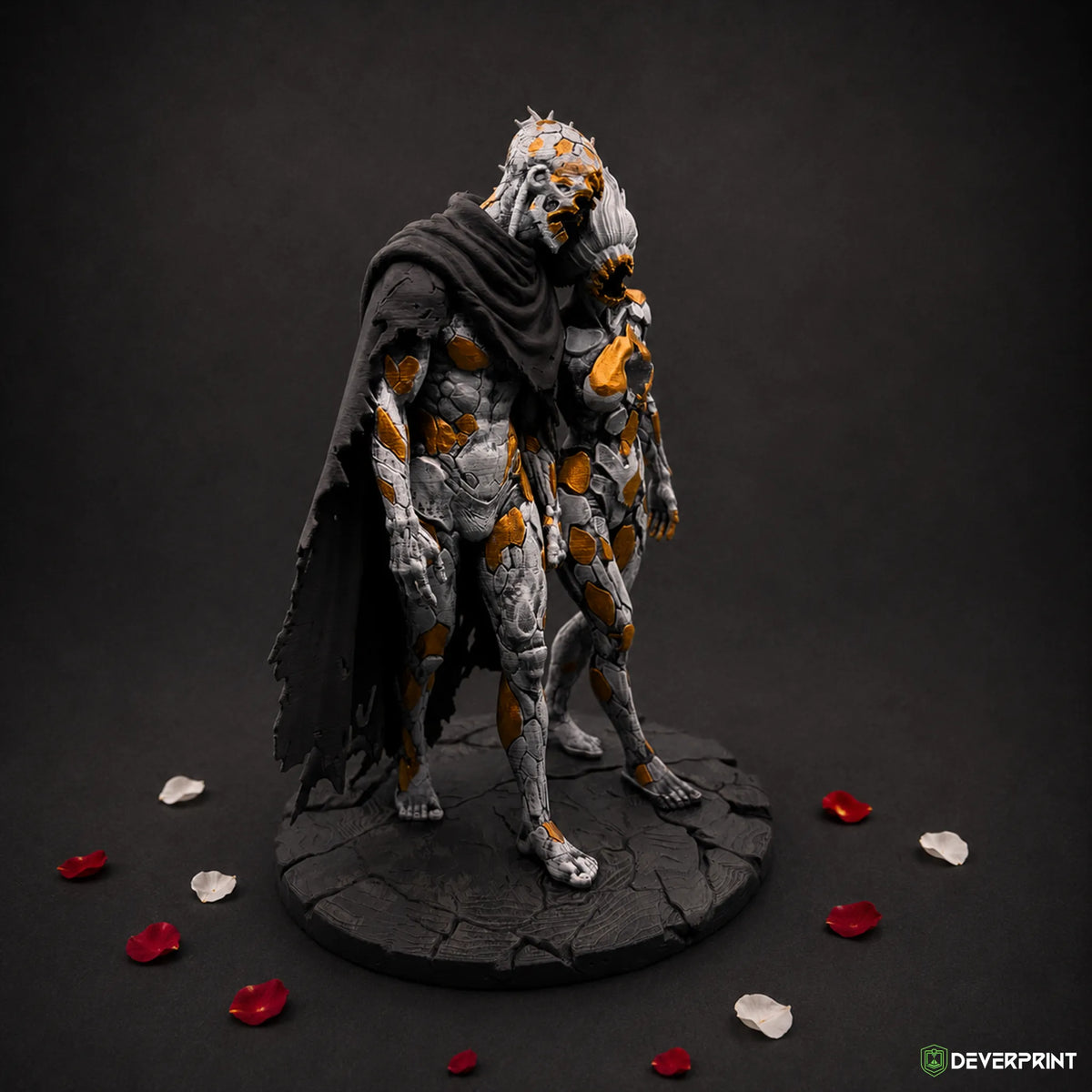 Figurine Le Conservateur & La Peintresse – Clair Obscur: Expedition 33 | 23 cm | Statue peinte avec socle