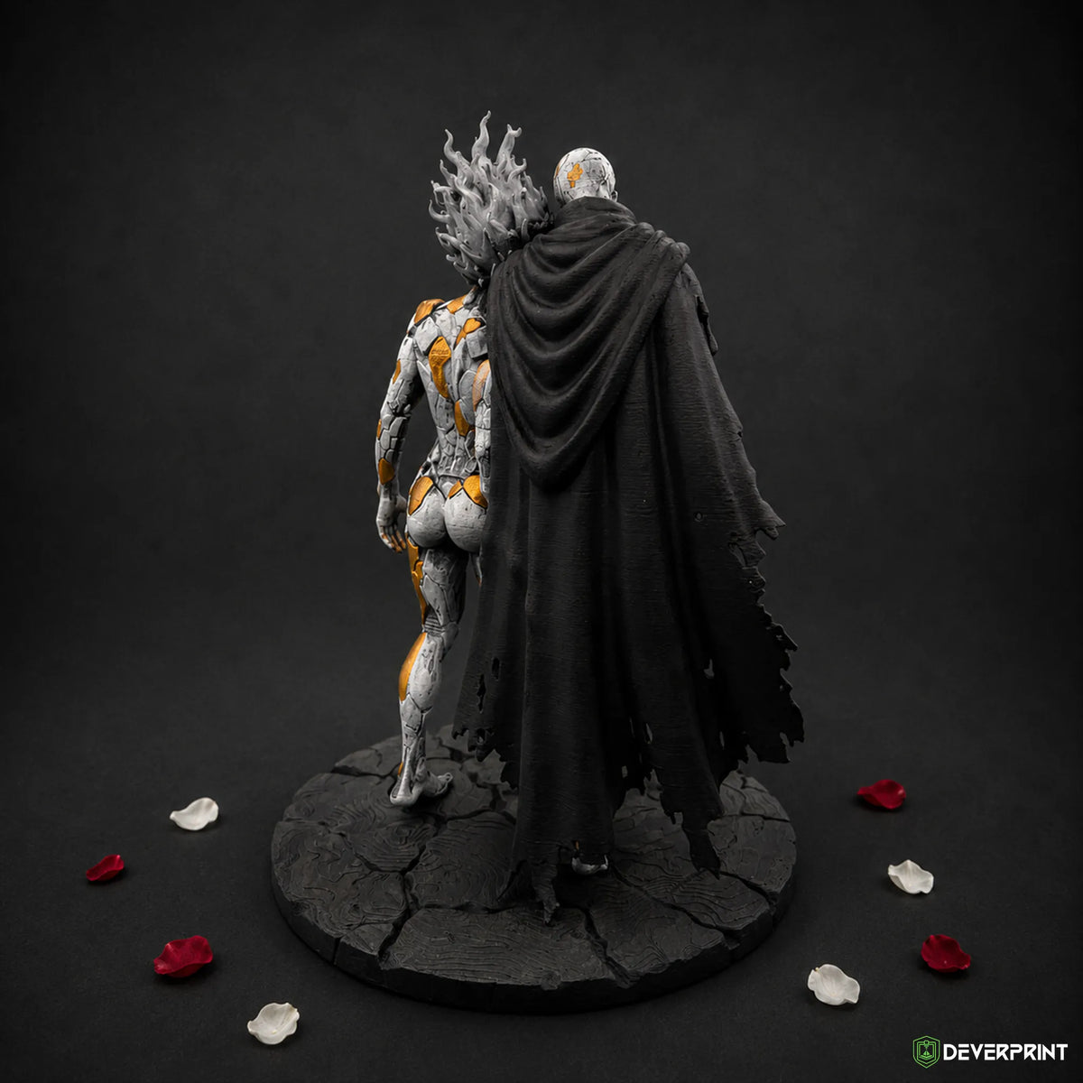Figurine Le Conservateur & La Peintresse – Clair Obscur: Expedition 33 | 23 cm | Statue peinte avec socle