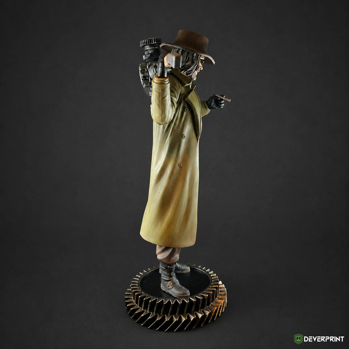 Figurine Heisenberg – Resident Evil Village | 40 cm avec socle