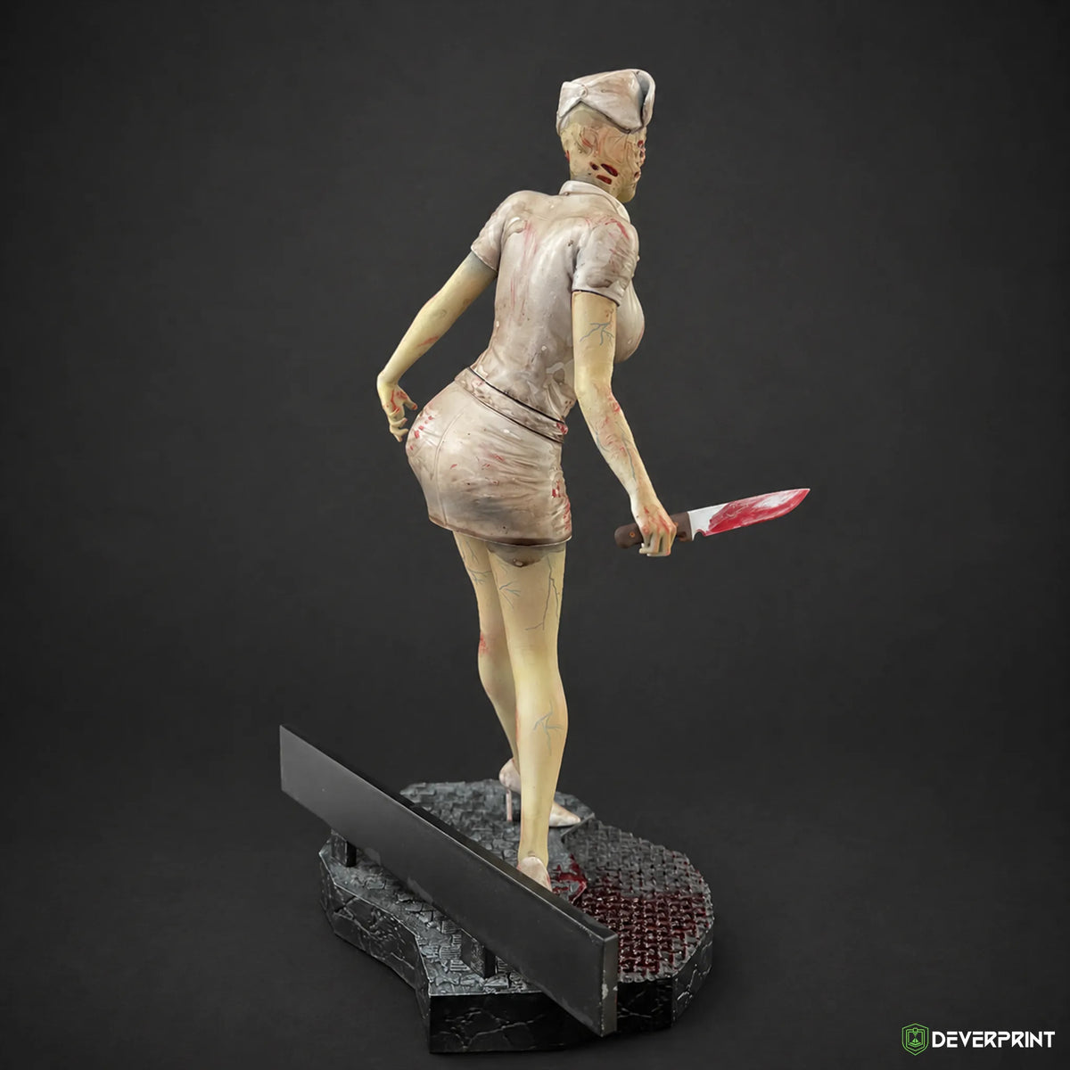 Figurine Infirmière – Silent Hill | 40 cm avec socle